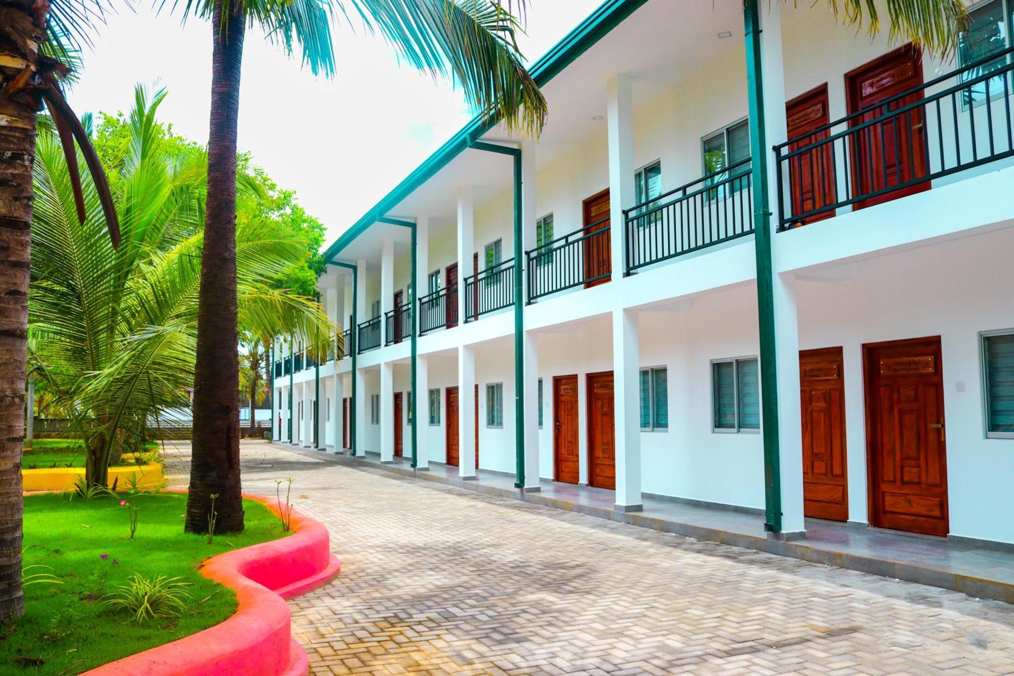 Reecha Resort & Hotel Kilinochchi Exteriör bild